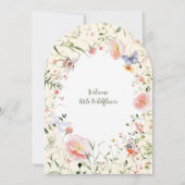 Een beetje wilde bloem is onderweg Baby shower Kaart (Achterkant)