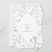 Een beetje wilde bloem is onderweg Baby shower Kaart (Achterkant)