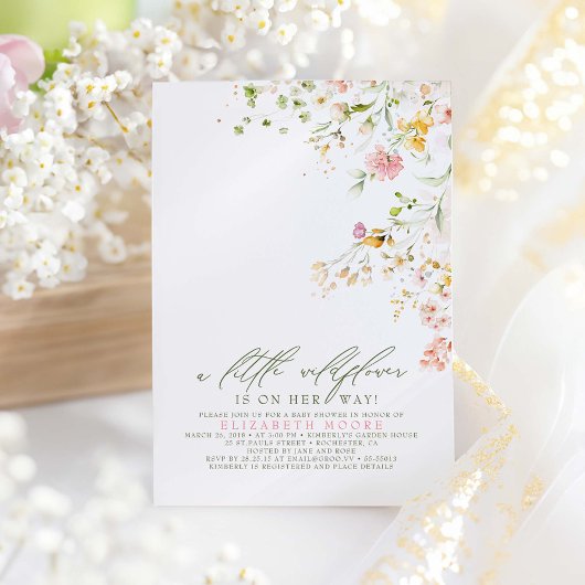 Een beetje wilde bloem is op weg naar het Baby sho Kaart