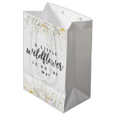 Een beetje Wildflower geel Waterverf Baby shower Medium Cadeauzakje (Voorkant Gekanteld)