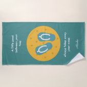 Een beetje zand tussen je tenen - Teenslippers Strandlaken (Voorkant)