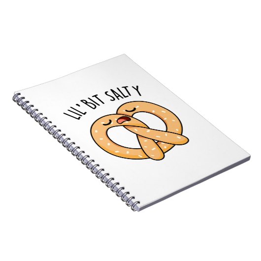 Een beetje zoute grappige pretzel woordgrap  notitieboek (Rechterzijde)