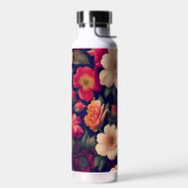 Een behang met een bloemmotief waterfles (Links)