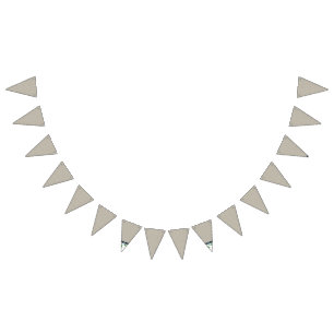 een beige achtergrond met een patroon van kleine v vlaggetjes