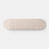 Een beige en wit behang met een patroon persoonlijk skateboard (Horizontaal)