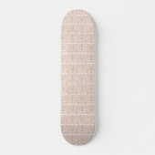 Een beige en wit behang met een patroon persoonlijk skateboard (Voorkant)