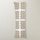 Een beige en wit geruit patroon op een wit lichaamskussen (Voorkant Verticaal)