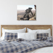 Een bemanningshoofd zoekt verdachte activiteit canvas afdruk (Insitu (Slaapkamer))