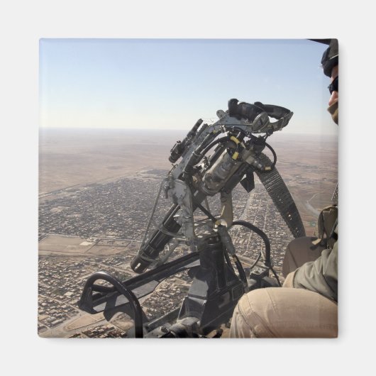 Een bemanningshoofd zoekt verdachte activiteit magneet (Voorkant)