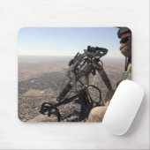 Een bemanningshoofd zoekt verdachte activiteit muismat (Met muis)