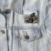 Een bemanningshoofd zoekt verdachte activiteit vierkante button 5,1 cm (In situ)