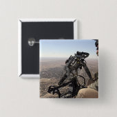 Een bemanningshoofd zoekt verdachte activiteit vierkante button 5,1 cm (Voorkant /achterkant)