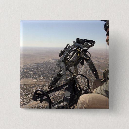 Een bemanningshoofd zoekt verdachte activiteit vierkante button 5,1 cm (Voorkant)