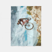 Een bergketen die naar een bergplaats vliegt fleece deken (Voorkant)