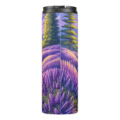 Een bergpad door lavendelvelden. thermosbeker (Achterkant)