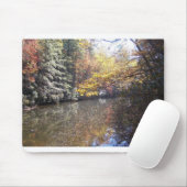 een bergstroom in het autum muismat (Met muis)