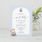 Een Berry Sweet Baby Blueberry Baby shower Invitat Kaart (Staand voorkant)