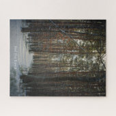 Een besneeuwd pad in een winter dennenbos legpuzzel (Horizontaal)