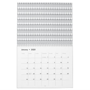 Een besneeuwde bergketen onder een helderblauwe s kalender