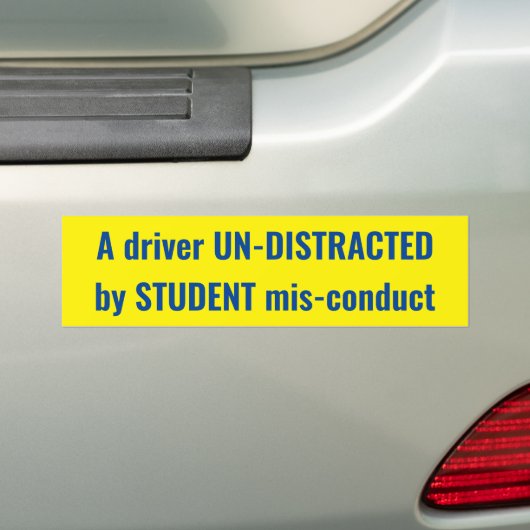 Een bestuurder die door STUDENT is geDISTREERD — t Bumpersticker (Op auto)