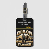 Een bizonboer die bij zonsondergang naar haar kudd bagagelabel (Voorkant (verticaal))