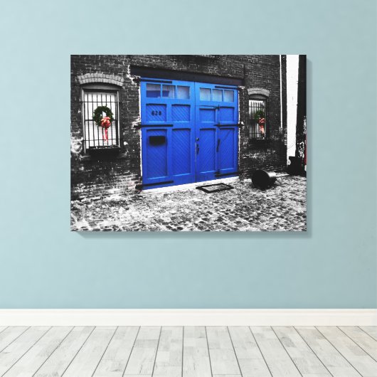 Een blauw deurcanvas canvas afdruk (Insitu (Houten vloer))