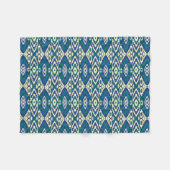 Een blauw en groen patroon met een witte achtergro fleece deken (Voorkant (Horizontaal))