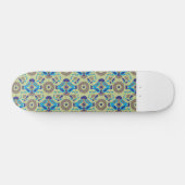 Een blauw en groen patroon op een groene achtergro persoonlijk skateboard (Horizontaal)