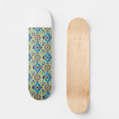 Een blauw en groen patroon op een groene achtergro persoonlijk skateboard (Voorkant)
