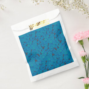 Een blauw inpakpapier met een creatief kunstpatroo bedankzakje