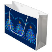 Een blauw kerstboomkleurig feestfeest large cadeautasje (Voorkant Gekanteld)
