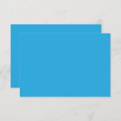 Een blauwe achtergrond met een informatiekaartje (Voorkant / Achterkant)