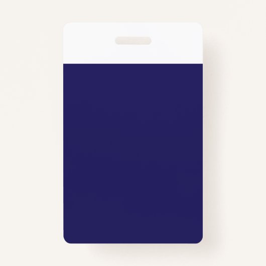 Een blauwe achtergrond met een klok erop badge (Achterkant)