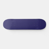Een blauwe achtergrond met een klok erop persoonlijk skateboard (Horizontaal)