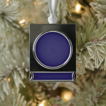 Een blauwe achtergrond met een klok erop