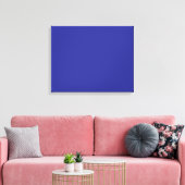 Een blauwe achtergrond met een prominent wit squad canvas afdruk (Insitu (Woonkamer))