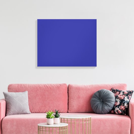 Een blauwe achtergrond met een prominent wit squad canvas afdruk (Insitu (Woonkamer))
