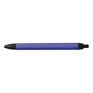Een blauwe achtergrond met een prominent wit vierk zwarte inkt pen