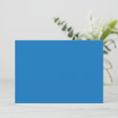 Een blauwe achtergrond met een save the date (Staand voorkant)