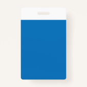 Een blauwe achtergrond met een zwart-witte klok badge (Achterkant)