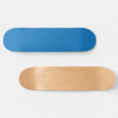 Een blauwe achtergrond met een zwart-witte klok persoonlijk skateboard (Horizontaal)