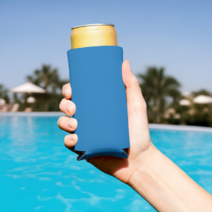 Een blauwe achtergrond met een zwart-witte klok seltzer blikjeskoeler