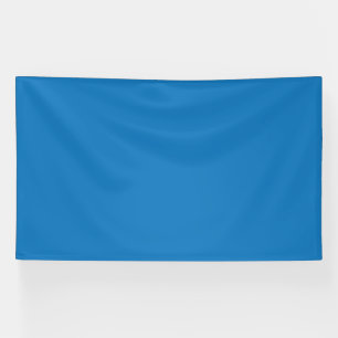 Een blauwe achtergrond met een zwart-witte klok spandoek