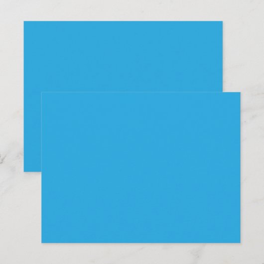 Een blauwe achtergrond met een zwarte en witte kat briefkaart (Voorkant / Achterkant)