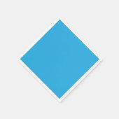 Een blauwe achtergrond met een zwarte en witte kat servet (Hoek)