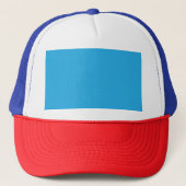 Een blauwe achtergrond met een zwarte en witte kat trucker pet (Voorkant)
