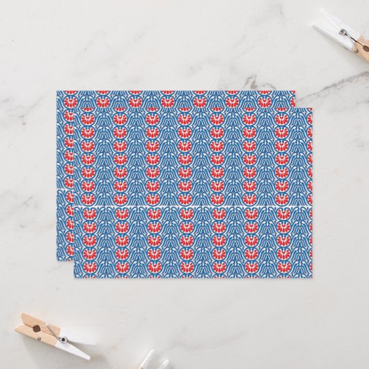Een blauwe achtergrond met rode en witte design kaart (Voorkant / Achterkant in situ)