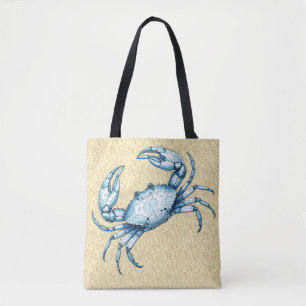 Een blauwe krab op een zanderige achtergrond tote bag