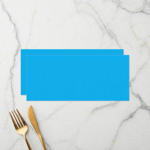 Een blauwe lucht met een vliegtuig menu
