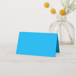 Een blauwe lucht met een vliegtuig plaatskaartje